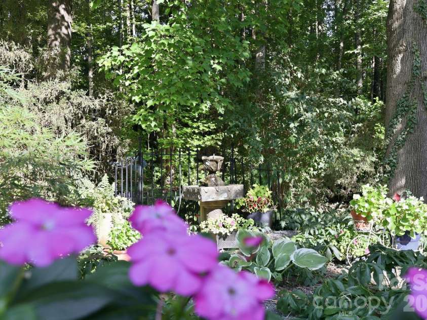 1075 Glenfield Drive, Salisbury, NC 28147.  MLS# CAR4422693, YatesRealty ID 50642. 