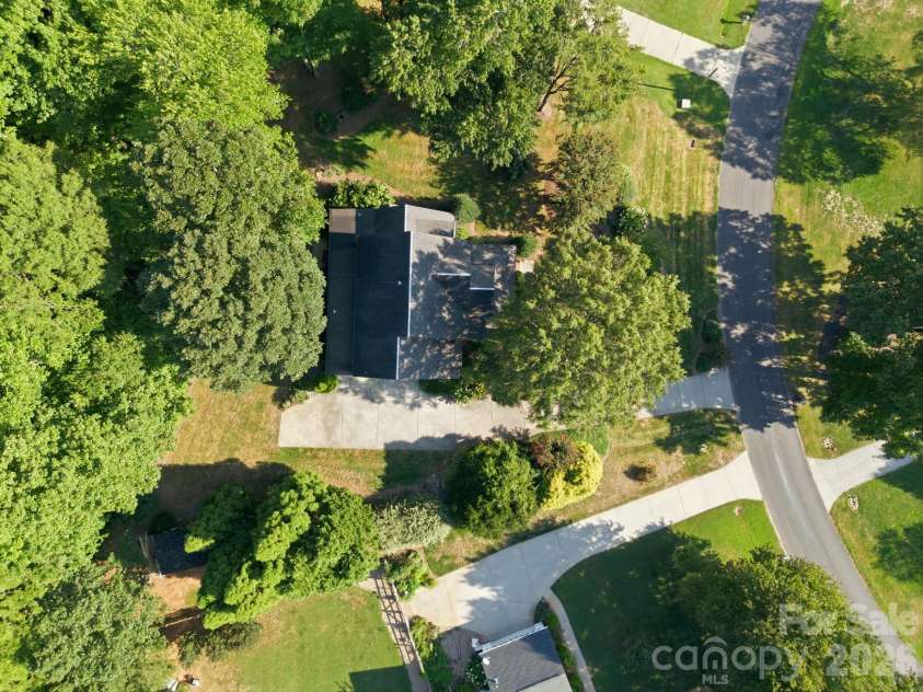 1075 Glenfield Drive, Salisbury, NC 28147.  MLS# CAR4422693, YatesRealty ID 50642. 