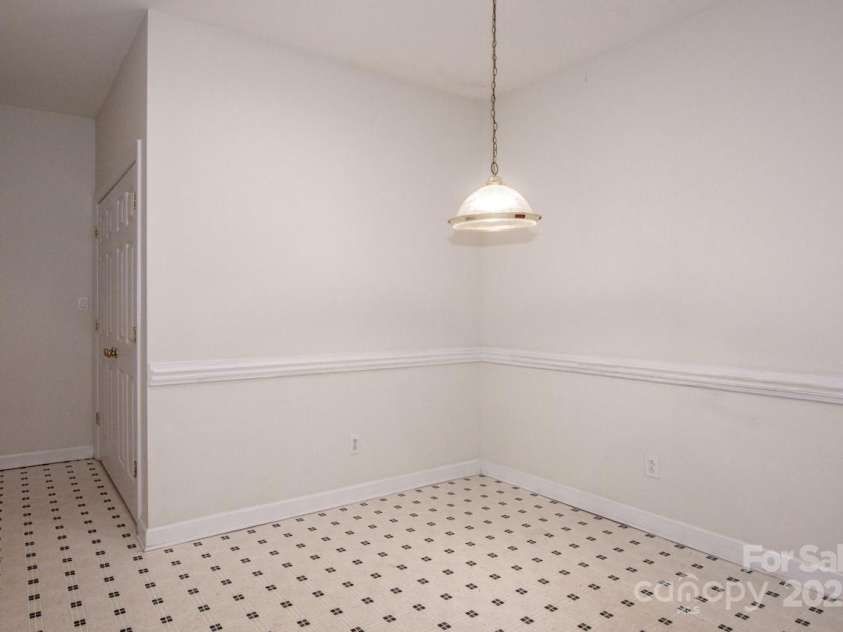 8320 Highland Glen Drive, Charlotte, NC 28269.  MLS# CAR4324740, YatesRealty ID 50643. 