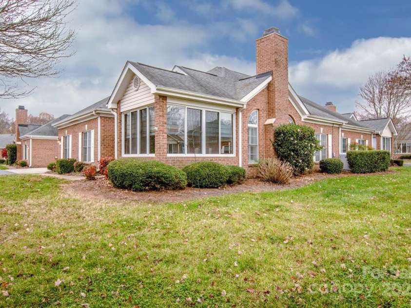 8320 Highland Glen Drive, Charlotte, NC 28269.  MLS# CAR4324740, YatesRealty ID 50643. Heated Sunroom adds extra living space