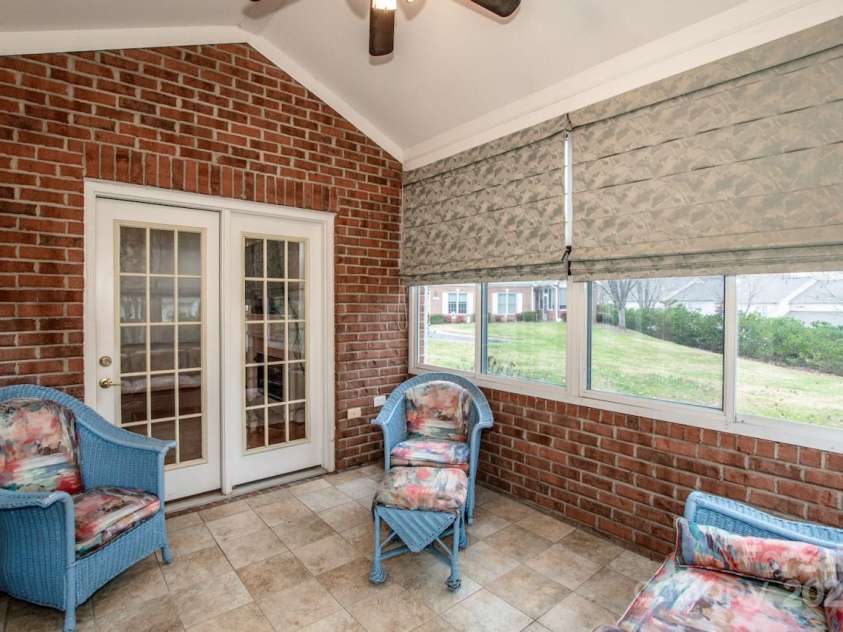 8320 Highland Glen Drive, Charlotte, NC 28269.  MLS# CAR4324740, YatesRealty ID 50643. Lots of privacy 