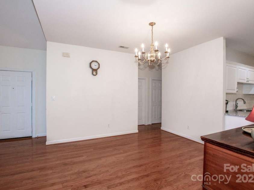 8320 Highland Glen Drive, Charlotte, NC 28269.  MLS# CAR4324740, YatesRealty ID 50643. One of largest Units