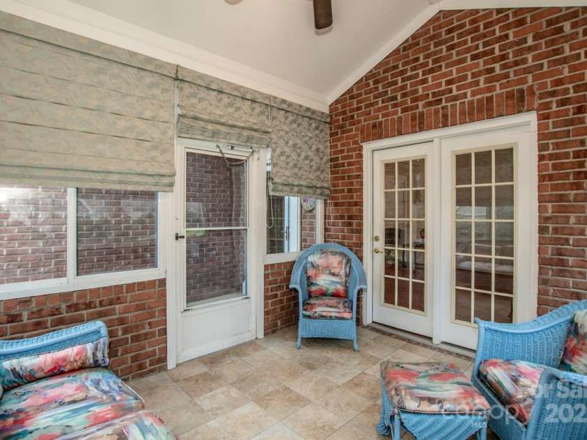 8320 Highland Glen Drive, Charlotte, NC 28269.  MLS# CAR4324740, YatesRealty ID 50643. Relax in this cozy sunroom