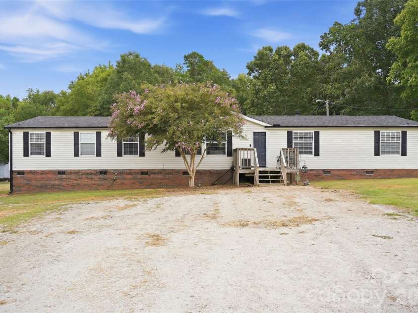 4688 Taxahaw Road, Lancaster, SC 29720.  MLS# CAR4422961, YatesRealty ID 50644. Front