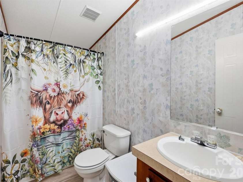 4688 Taxahaw Road, Lancaster, SC 29720.  MLS# CAR4422961, YatesRealty ID 50644. Hall Bath