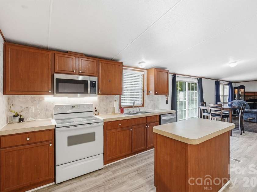 4688 Taxahaw Road, Lancaster, SC 29720.  MLS# CAR4422961, YatesRealty ID 50644. Kitchen