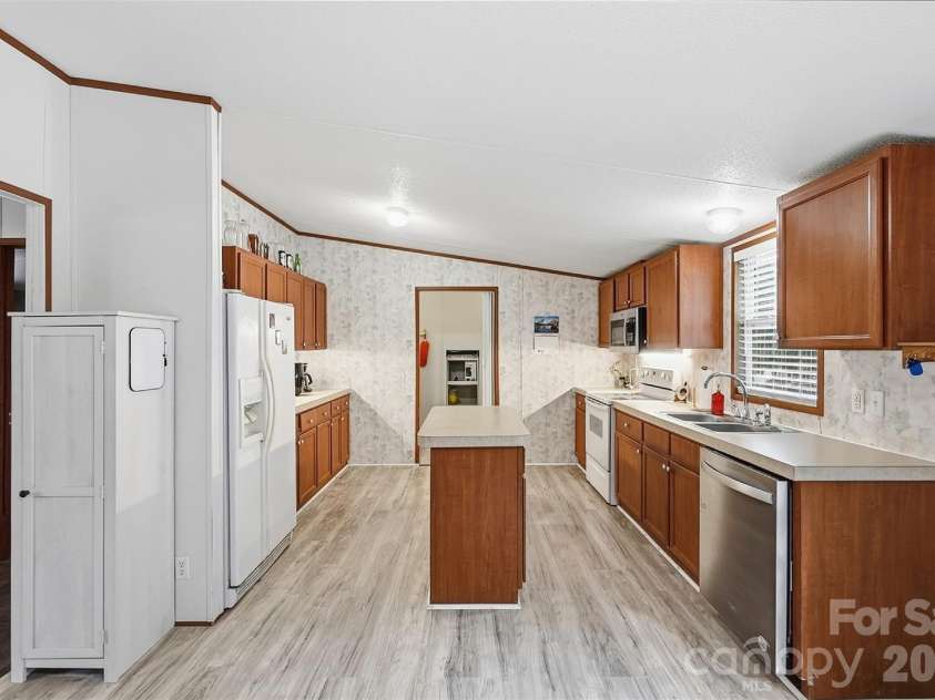 4688 Taxahaw Road, Lancaster, SC 29720.  MLS# CAR4422961, YatesRealty ID 50644. Kitchen