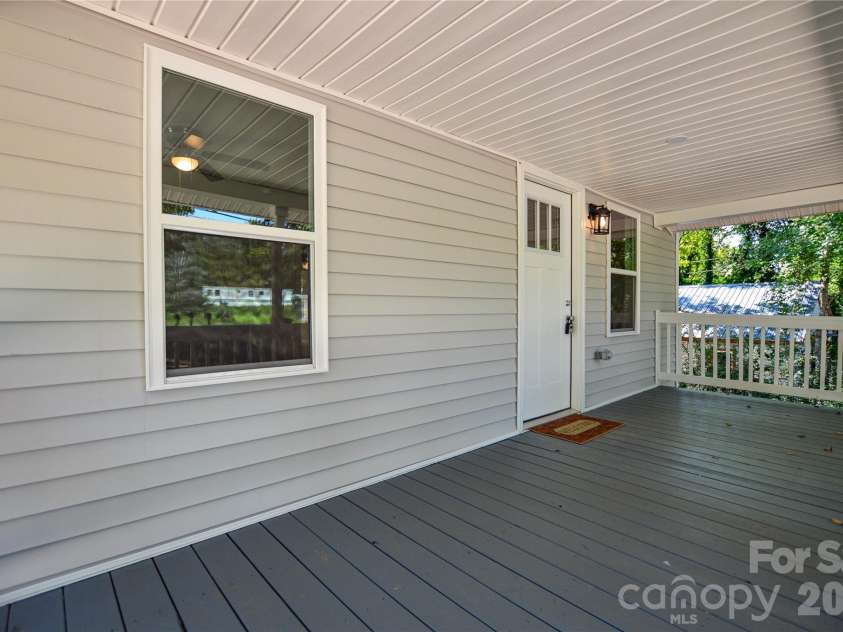 909 US 70 Highway, Morganton, NC 28655.  MLS# CAR4422234, YatesRealty ID 50649. 