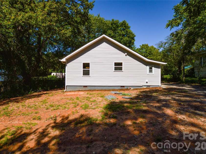 909 US 70 Highway, Morganton, NC 28655.  MLS# CAR4422234, YatesRealty ID 50649. 