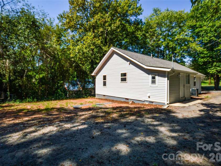 909 US 70 Highway, Morganton, NC 28655.  MLS# CAR4422234, YatesRealty ID 50649. 