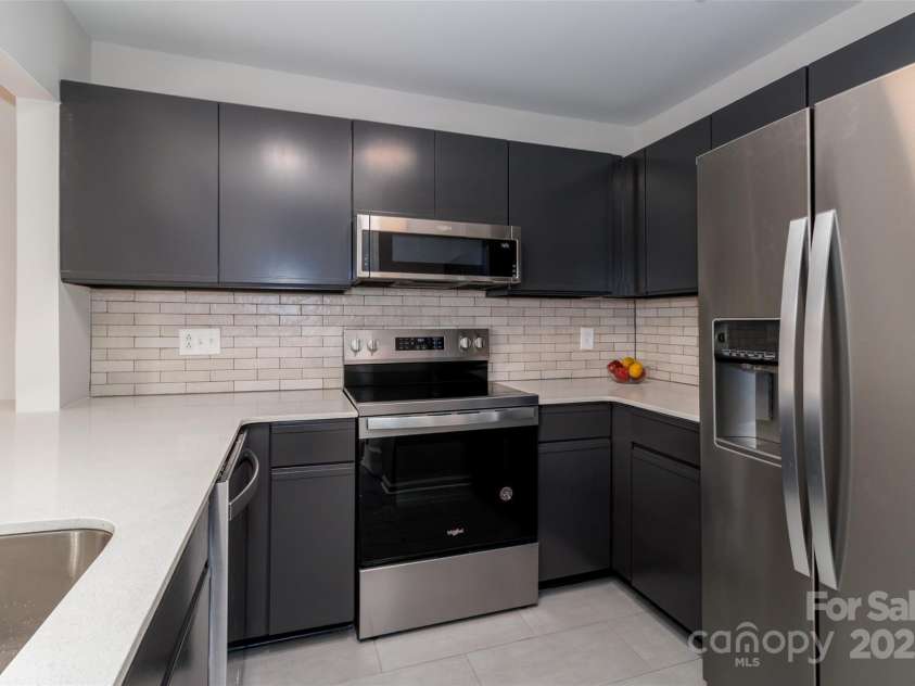 3210 Selwyn Farms Lane, Charlotte, NC 28209.  MLS# CAR4241190, YatesRealty ID 5065. 