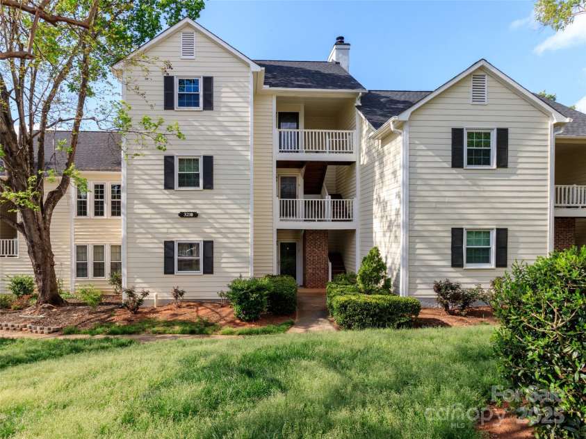 3210 Selwyn Farms Lane, Charlotte, NC 28209.  MLS# CAR4241190, YatesRealty ID 5065. 