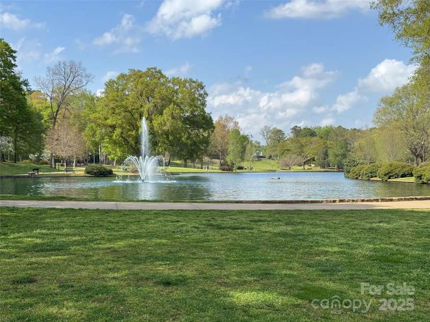 3210 Selwyn Farms Lane, Charlotte, NC 28209.  MLS# CAR4241190, YatesRealty ID 5065. Close to Freedom Park
