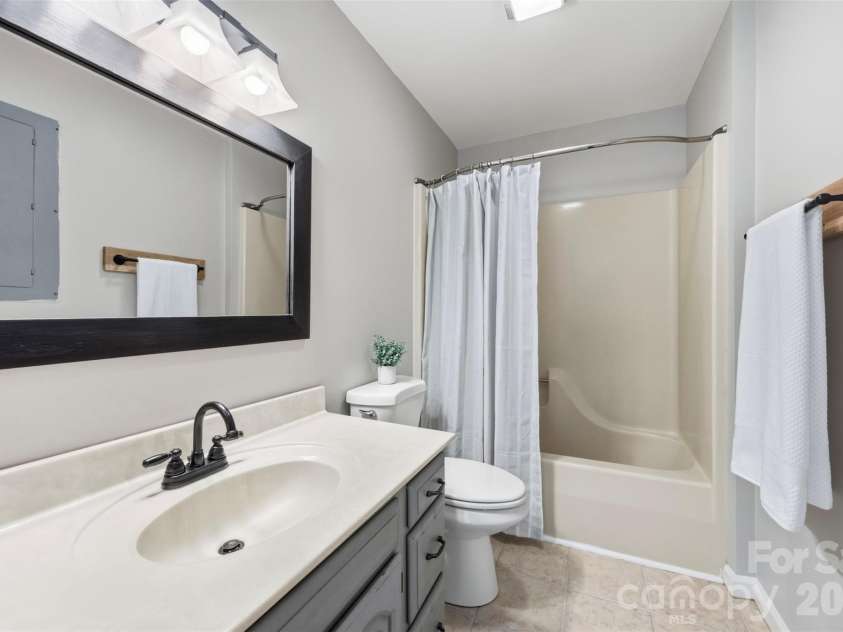 4376 Gentry Lane, York, SC 29745.  MLS# CAR4423979, YatesRealty ID 50651. Master Bath
