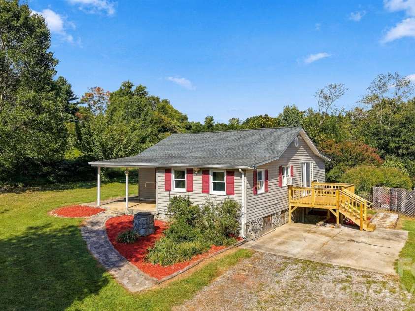 3860 Pickle Williams Lane, Granite Falls, NC 28630.  MLS# CAR4378654, YatesRealty ID 50655. 
