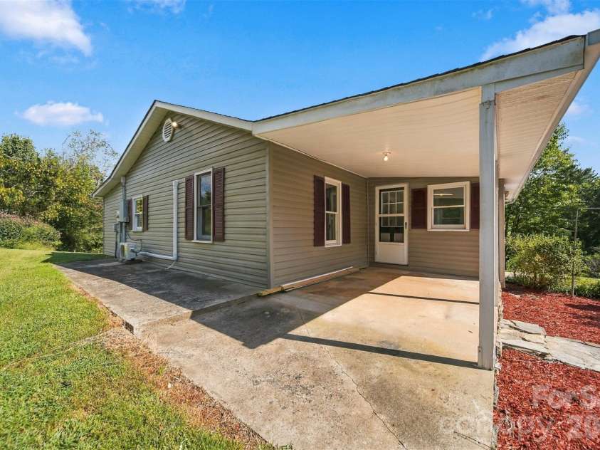 3860 Pickle Williams Lane, Granite Falls, NC 28630.  MLS# CAR4378654, YatesRealty ID 50655. 