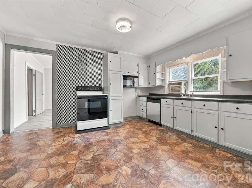 3860 Pickle Williams Lane, Granite Falls, NC 28630.  MLS# CAR4378654, YatesRealty ID 50655. 
