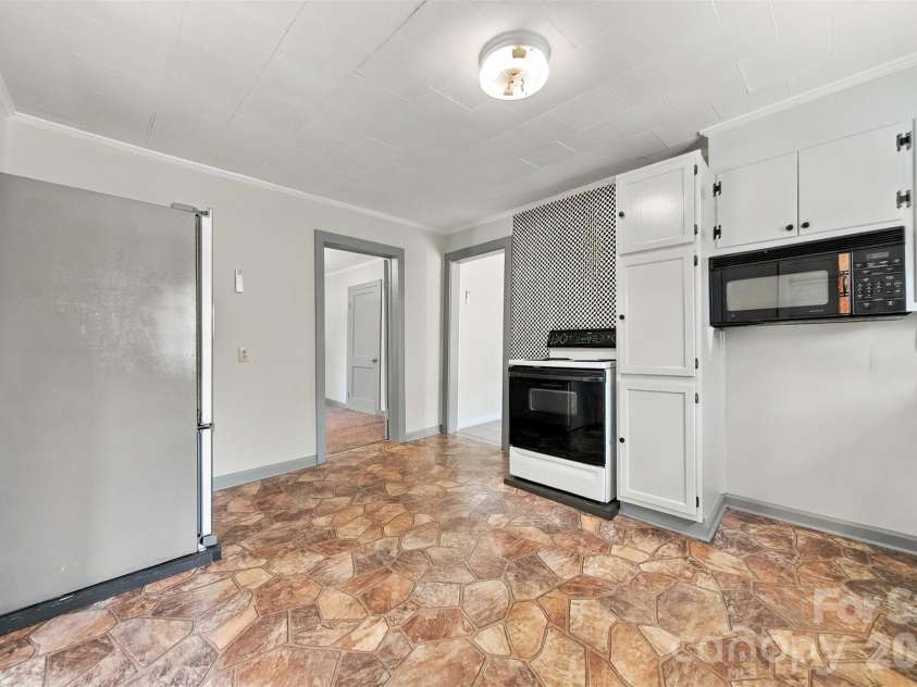 3860 Pickle Williams Lane, Granite Falls, NC 28630.  MLS# CAR4378654, YatesRealty ID 50655. 