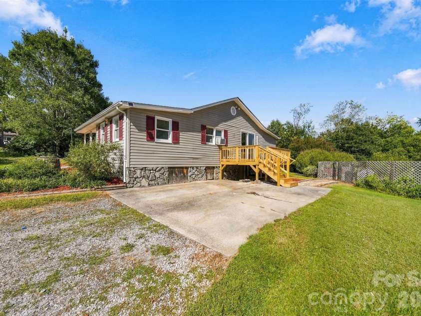 3860 Pickle Williams Lane, Granite Falls, NC 28630.  MLS# CAR4378654, YatesRealty ID 50655. 