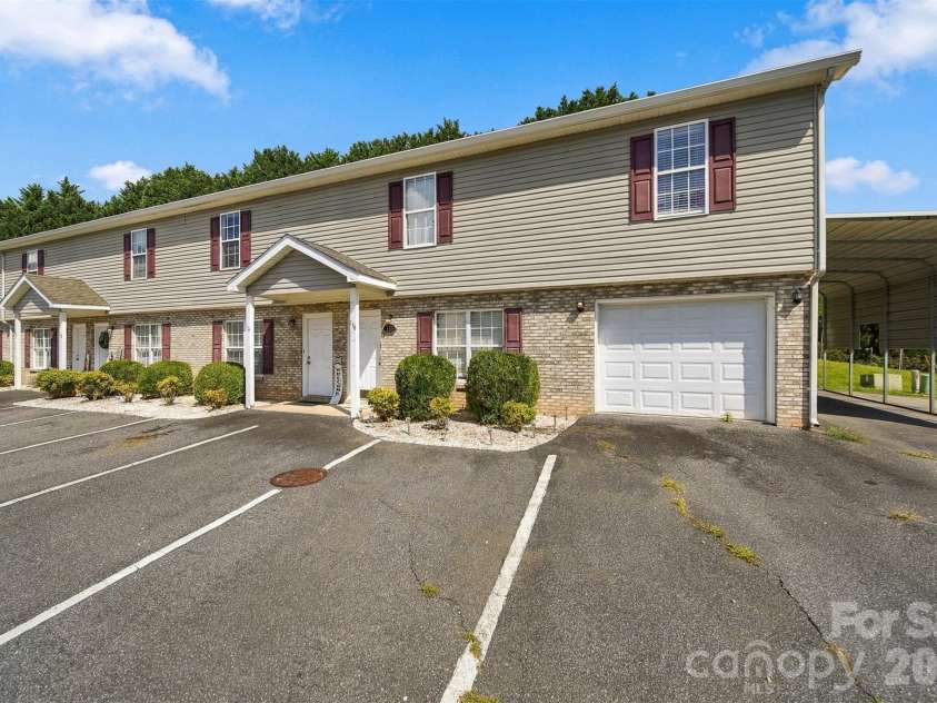 102 King Henry Lane, Granite Falls, NC 28630.  MLS# CAR4411677, YatesRealty ID 50657. End Unit 116: 3 Bedroom, 2.5 Bath