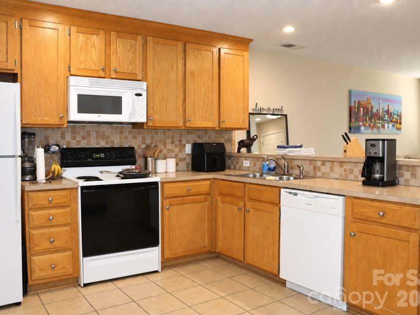 102 King Henry Lane, Granite Falls, NC 28630.  MLS# CAR4411677, YatesRealty ID 50657. Unit 104
