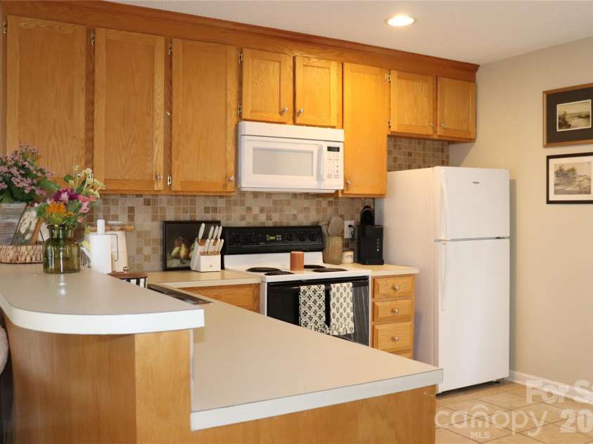 102 King Henry Lane, Granite Falls, NC 28630.  MLS# CAR4411677, YatesRealty ID 50657. Unit 106