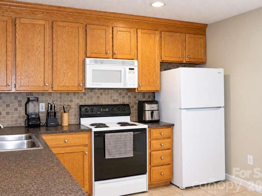 102 King Henry Lane, Granite Falls, NC 28630.  MLS# CAR4411677, YatesRealty ID 50657. Unit 114