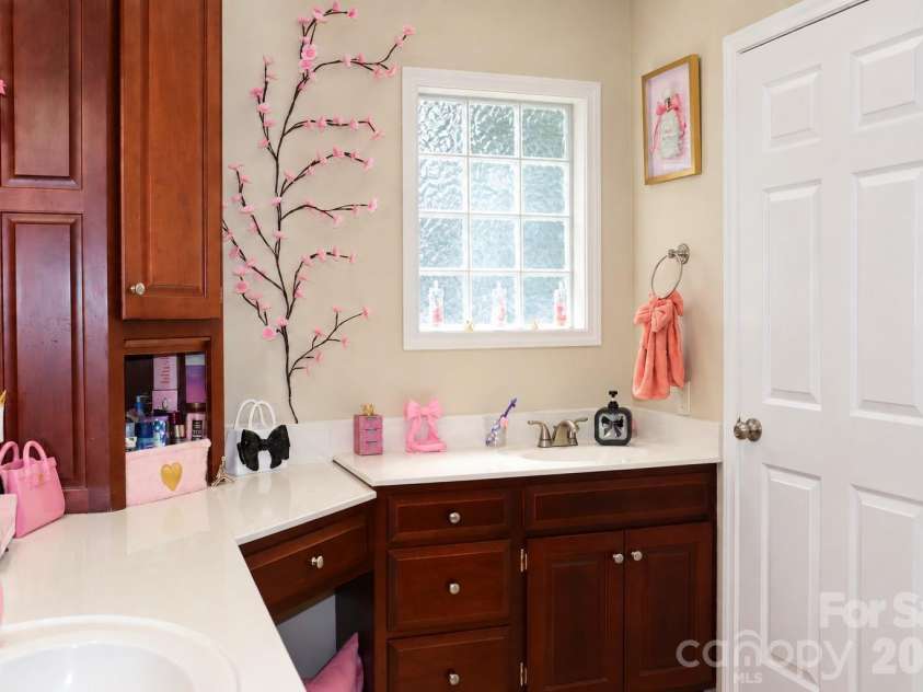 102 King Henry Lane, Granite Falls, NC 28630.  MLS# CAR4411677, YatesRealty ID 50657. Unit 116 Primary Bath