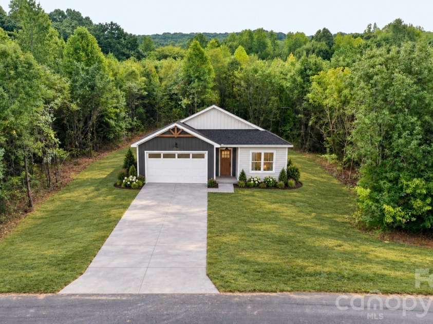 5720 Walker Way, Kings Mountain, NC 28086.  MLS# CAR4423699, YatesRealty ID 50659. 