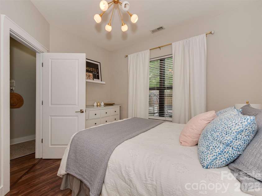 712 Alexander Street, Charlotte, NC 28202.  MLS# CAR4351858, YatesRealty ID 5066. 