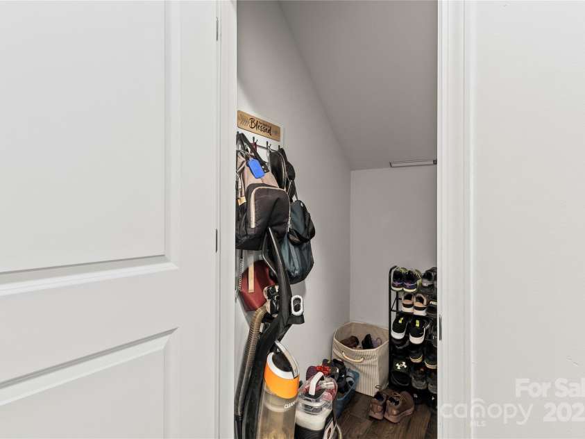 7633 Tanglewood Way, Denver, NC 28037.  MLS# CAR4243944, YatesRealty ID 5066. 