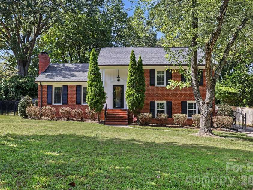 3846 Barclay Downs Drive, Charlotte, NC 28209.  MLS# CAR4414002, YatesRealty ID 50660. 