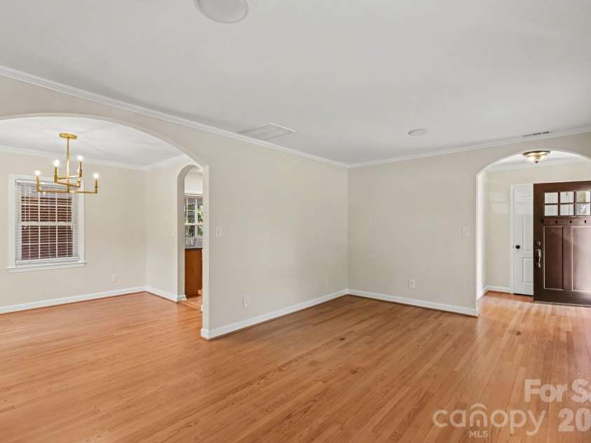 3846 Barclay Downs Drive, Charlotte, NC 28209.  MLS# CAR4414002, YatesRealty ID 50660. 