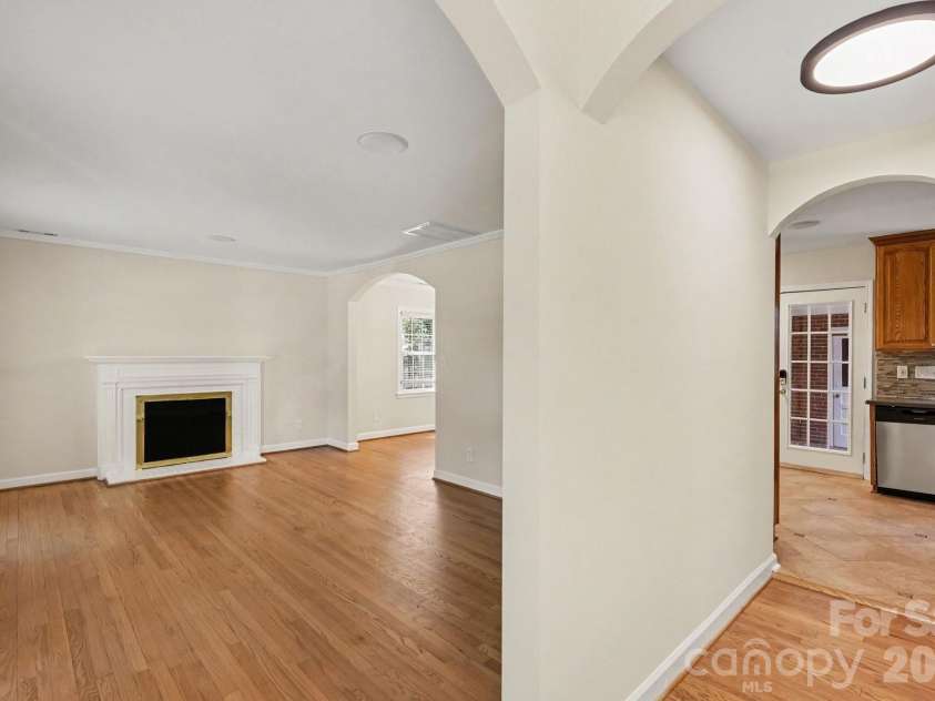 3846 Barclay Downs Drive, Charlotte, NC 28209.  MLS# CAR4414002, YatesRealty ID 50660. 