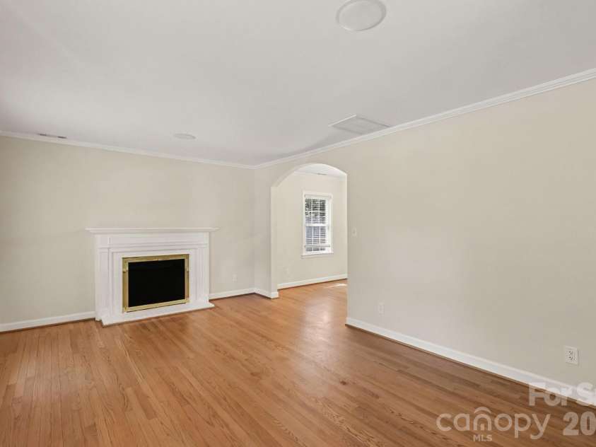 3846 Barclay Downs Drive, Charlotte, NC 28209.  MLS# CAR4414002, YatesRealty ID 50660. 