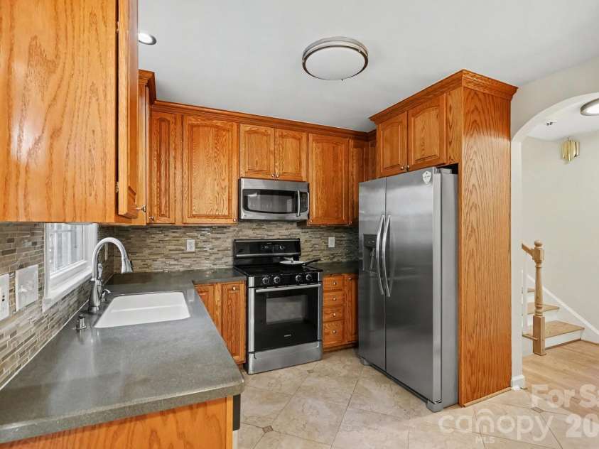 3846 Barclay Downs Drive, Charlotte, NC 28209.  MLS# CAR4414002, YatesRealty ID 50660. 