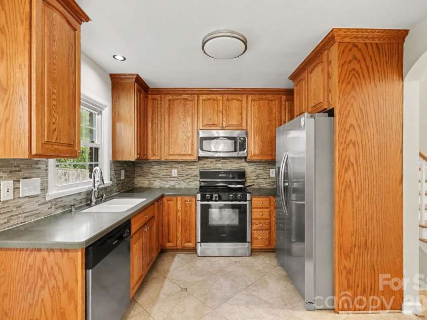 3846 Barclay Downs Drive, Charlotte, NC 28209.  MLS# CAR4414002, YatesRealty ID 50660. 