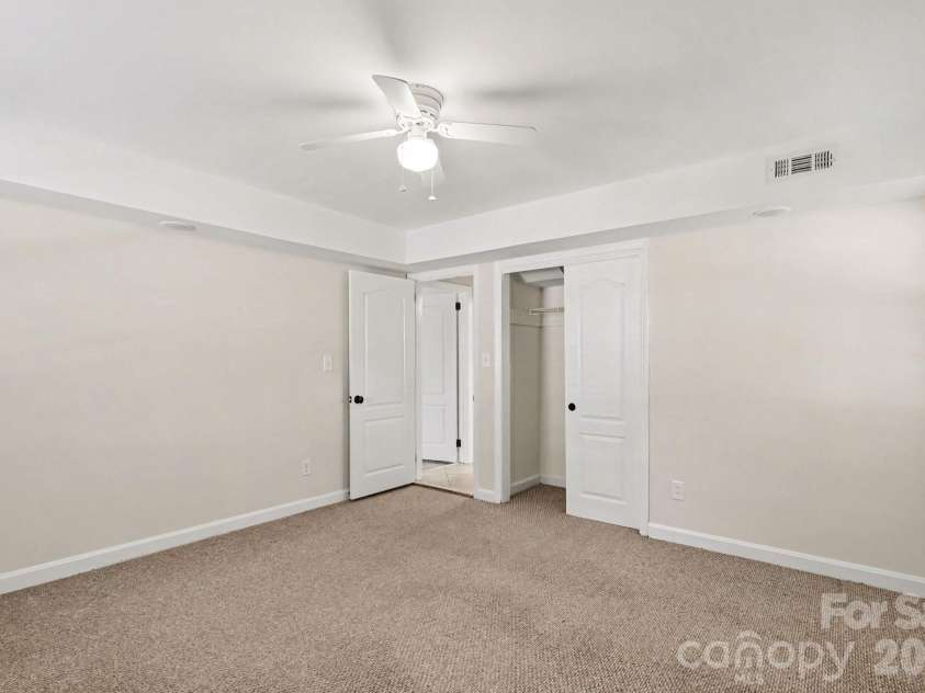 3846 Barclay Downs Drive, Charlotte, NC 28209.  MLS# CAR4414002, YatesRealty ID 50660. 