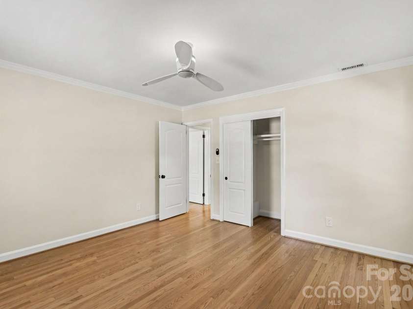 3846 Barclay Downs Drive, Charlotte, NC 28209.  MLS# CAR4414002, YatesRealty ID 50660. 