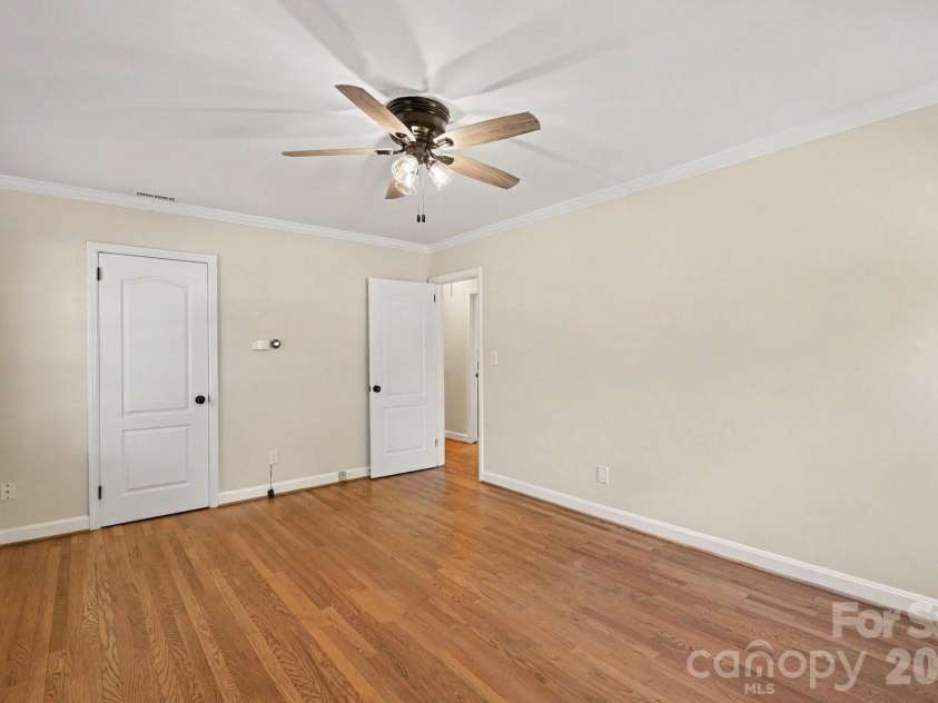 3846 Barclay Downs Drive, Charlotte, NC 28209.  MLS# CAR4414002, YatesRealty ID 50660. 