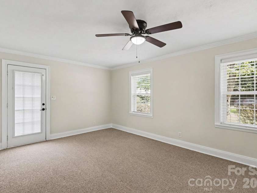 3846 Barclay Downs Drive, Charlotte, NC 28209.  MLS# CAR4414002, YatesRealty ID 50660. 