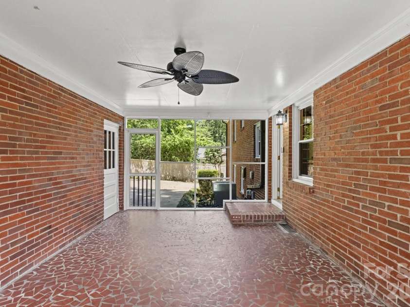 3846 Barclay Downs Drive, Charlotte, NC 28209.  MLS# CAR4414002, YatesRealty ID 50660. 