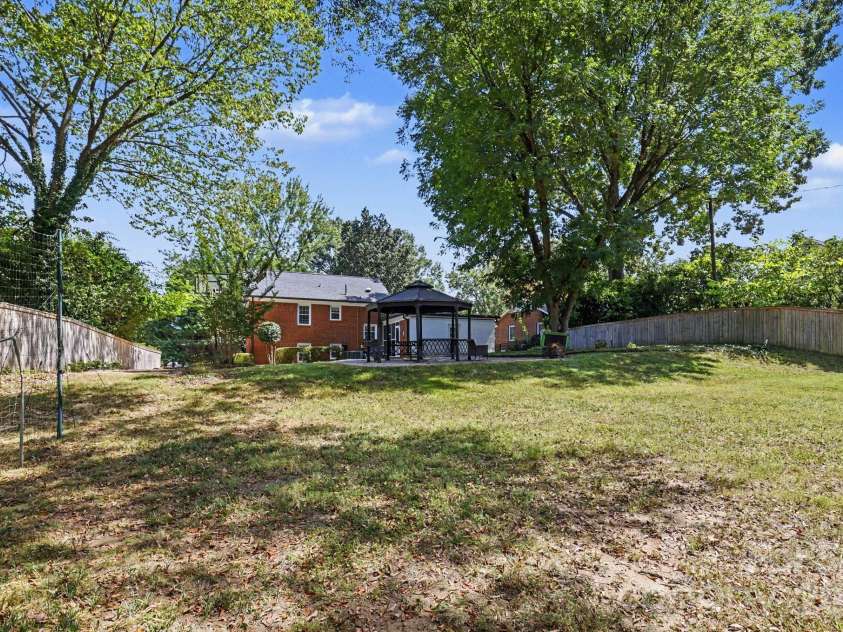 3846 Barclay Downs Drive, Charlotte, NC 28209.  MLS# CAR4414002, YatesRealty ID 50660. 