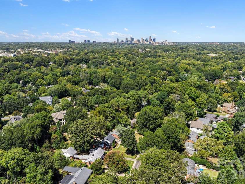 3846 Barclay Downs Drive, Charlotte, NC 28209.  MLS# CAR4414002, YatesRealty ID 50660. 