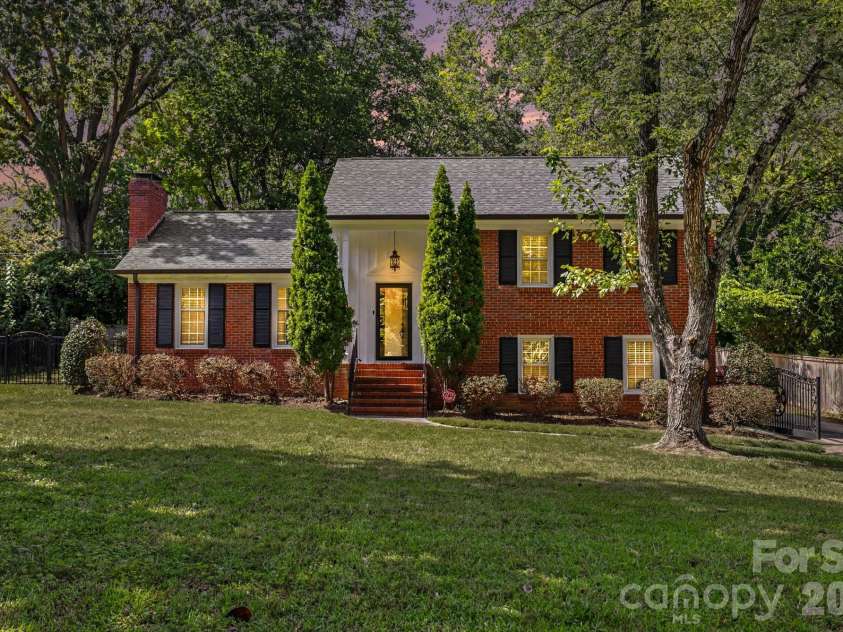 3846 Barclay Downs Drive, Charlotte, NC 28209.  MLS# CAR4414002, YatesRealty ID 50660. 