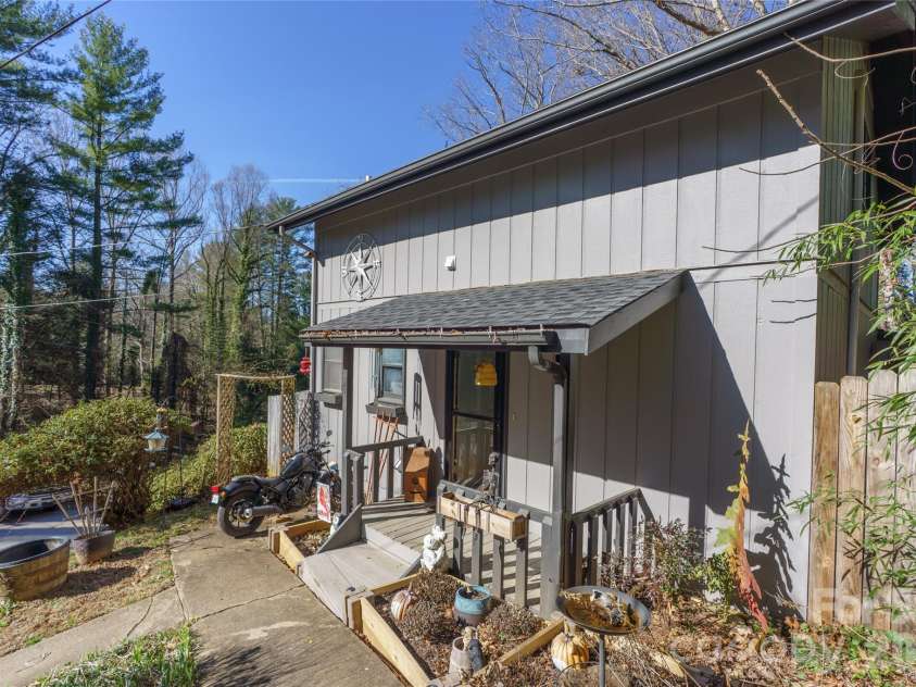 177 Forest Drive, Clyde, NC 28721.  MLS# CAR4424243, YatesRealty ID 50661. Front of Home