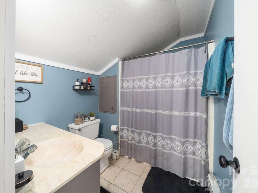 177 Forest Drive, Clyde, NC 28721.  MLS# CAR4424243, YatesRealty ID 50661. Uupper level Full Bath
