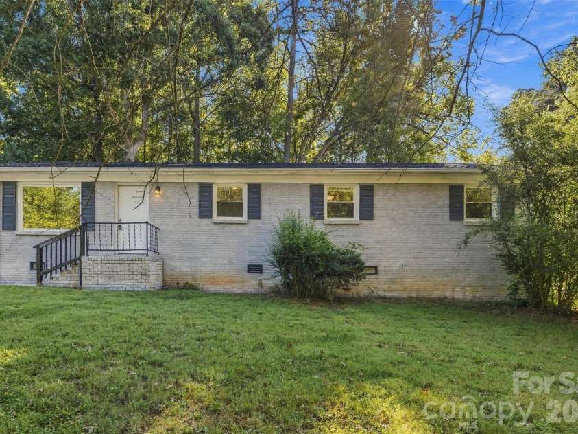 428 Mclelland Avenue, Mooresville, NC 28115.  MLS# CAR4424242, YatesRealty ID 50664. 