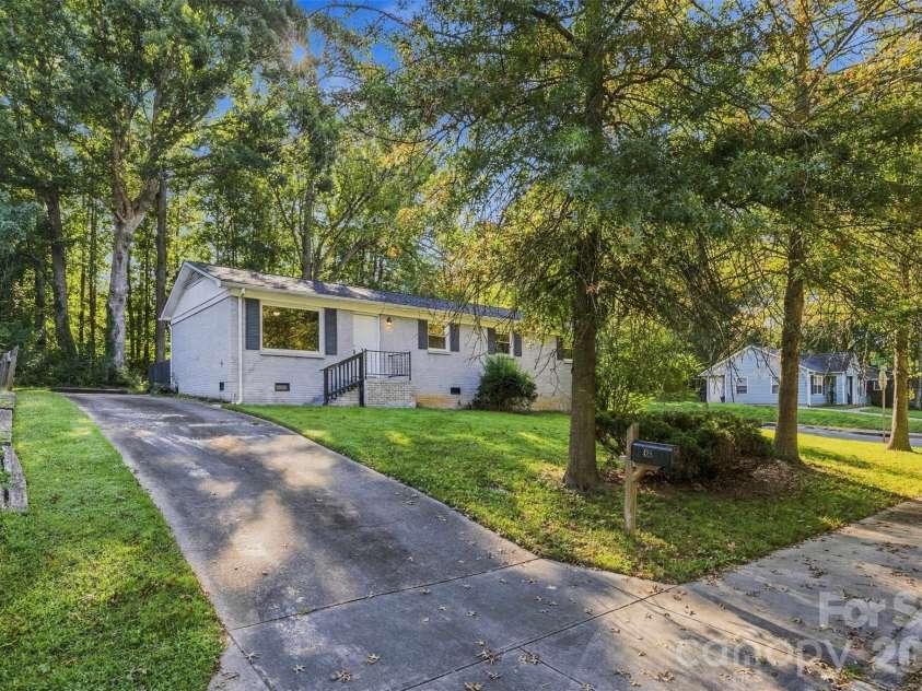 428 Mclelland Avenue, Mooresville, NC 28115.  MLS# CAR4424242, YatesRealty ID 50664. 