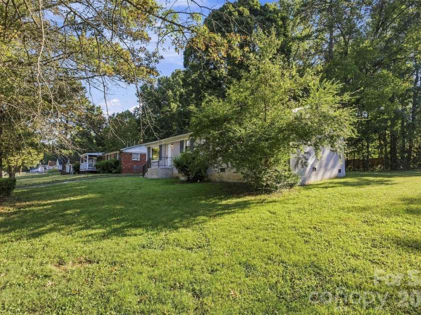 428 Mclelland Avenue, Mooresville, NC 28115.  MLS# CAR4424242, YatesRealty ID 50664. 